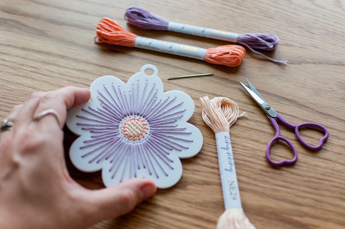 Mini Daisy Acrylic Embroidery Kit